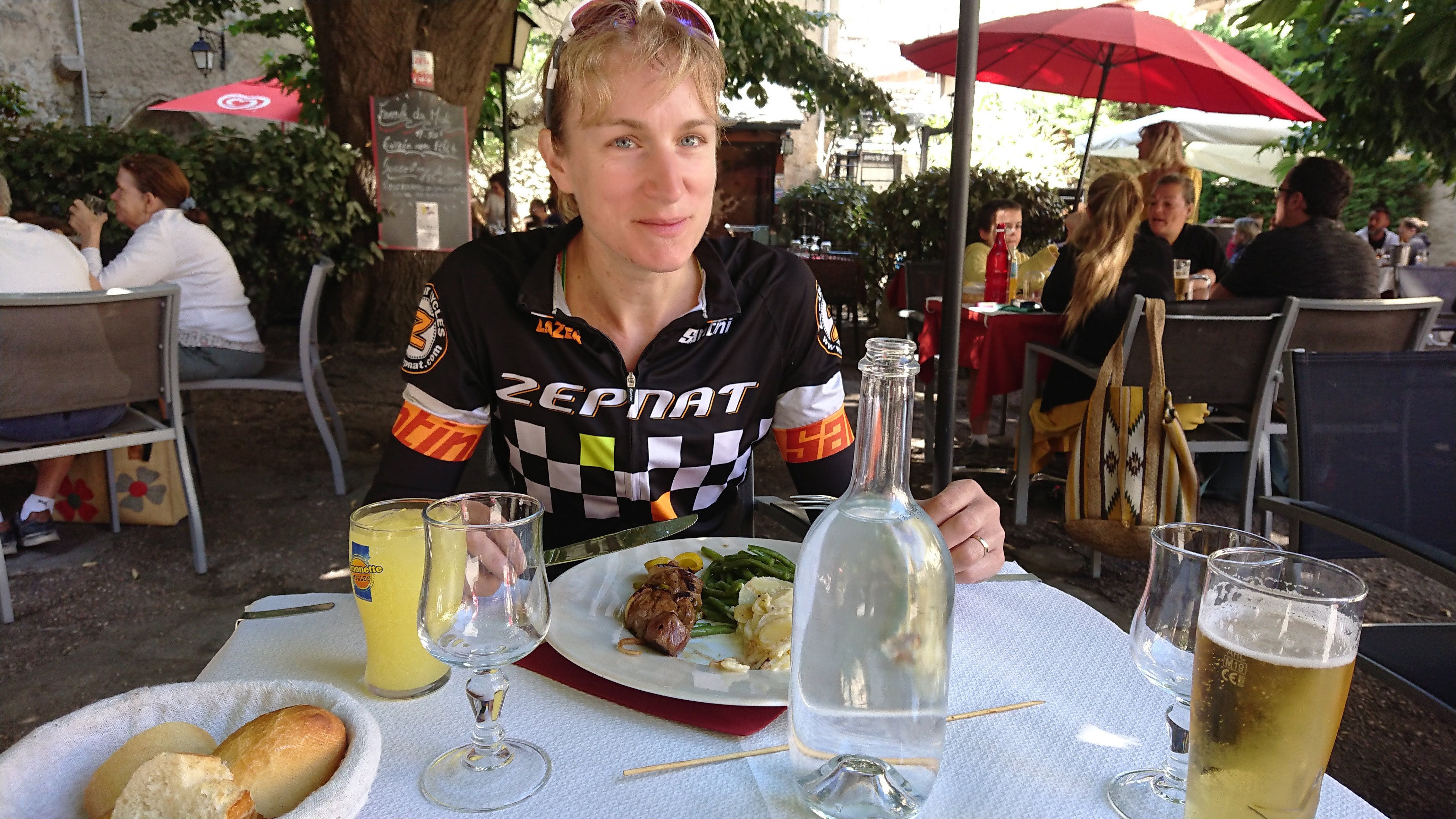 DSCPDC_0001_BURST20190813130601414_COVER